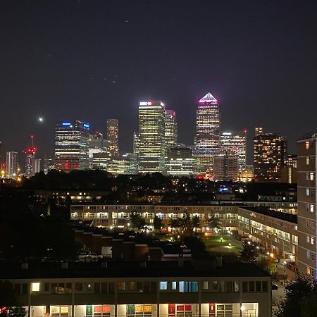 לונדון Bedroom With An Office Desk In A Shared 2 Bedroom Flat Near Canary Wharf מראה חיצוני תמונה