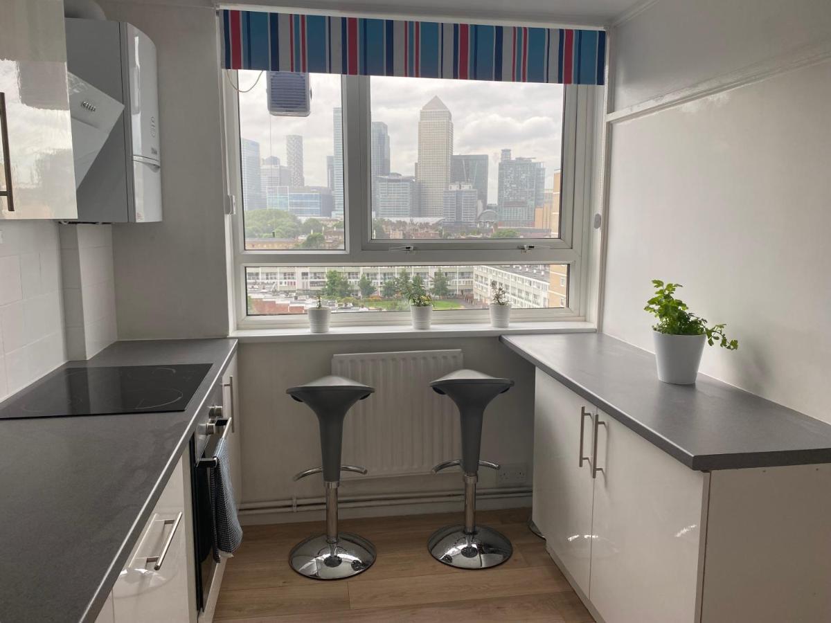 לונדון Bedroom With An Office Desk In A Shared 2 Bedroom Flat Near Canary Wharf מראה חיצוני תמונה