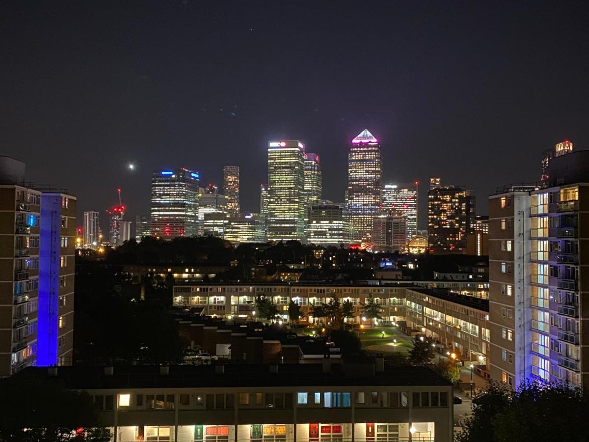 לונדון Bedroom With An Office Desk In A Shared 2 Bedroom Flat Near Canary Wharf מראה חיצוני תמונה