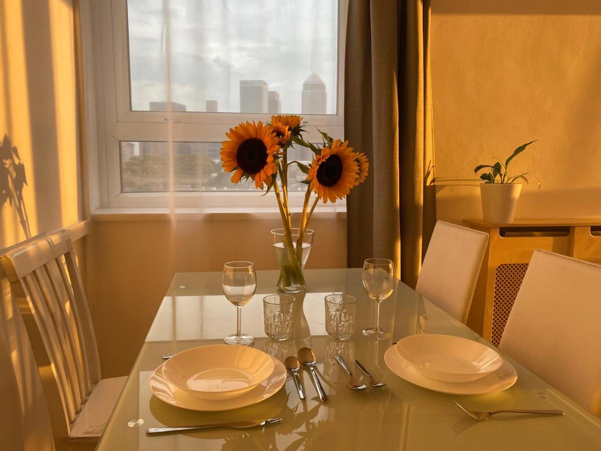 לונדון Bedroom With An Office Desk In A Shared 2 Bedroom Flat Near Canary Wharf מראה חיצוני תמונה