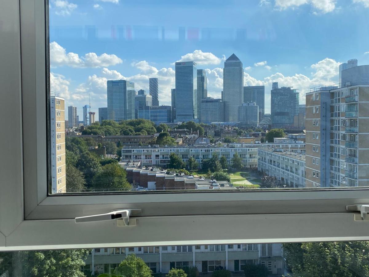 לונדון Bedroom With An Office Desk In A Shared 2 Bedroom Flat Near Canary Wharf מראה חיצוני תמונה