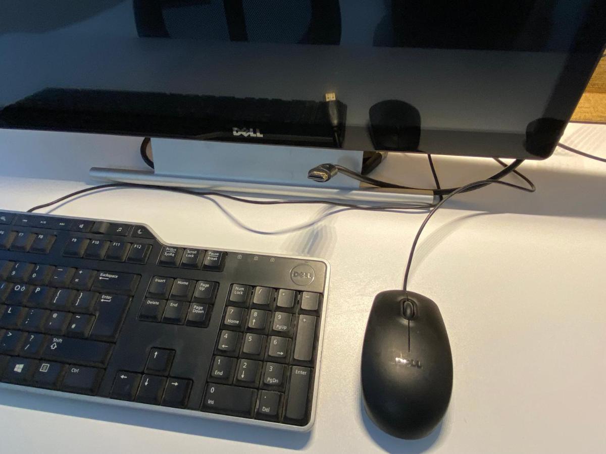 לונדון Bedroom With An Office Desk In A Shared 2 Bedroom Flat Near Canary Wharf מראה חיצוני תמונה